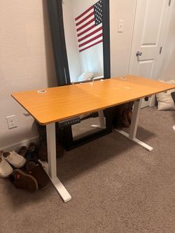 Electric standing desk