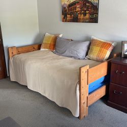Day Bed W Trundle 