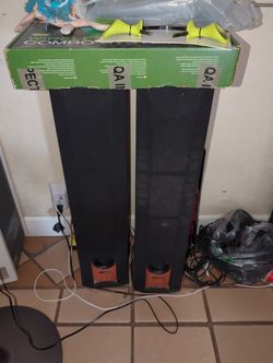 Pair of Polk Audio R50 Tower Speakers - Excellent Condition!