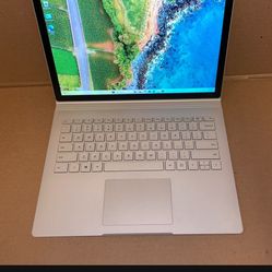 Microsoft Surface Book 2 13.5”. Core i5-8350 @ 1.70GHz. 8GB. 256GB. Windows 10.