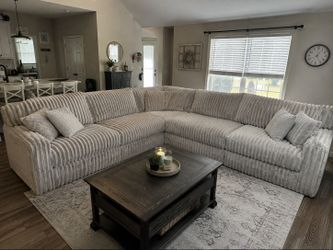 3-Piece L-Shaped Yeti Plush Tufted 5-Seat Sectional
**New**