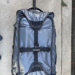 SAMSONITE travel luggage bag with wheels 75 LONG X42 WIDEX30 inch by es THICK FIRM PRICE in eagle rock 