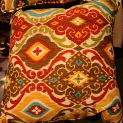 2 Beautiful Decorative Pillows