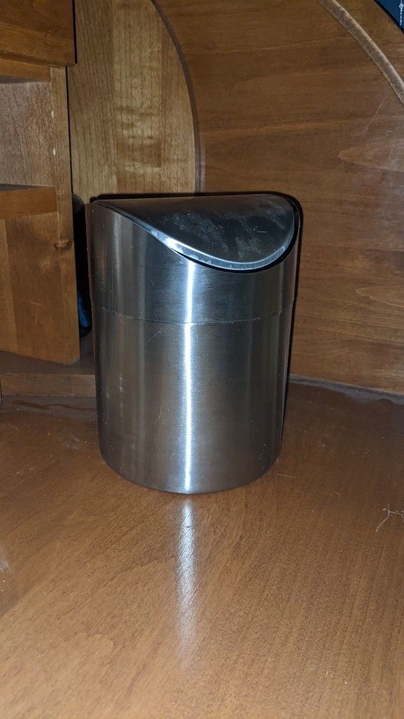 Desk/Kitchen Countertop Metal Can - Trash Can Spinning Lid