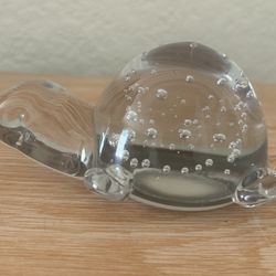 Hand Blown Turtle Art Glass Controlled Bubble Paperweight in Excellent Condition 
