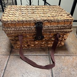 Picnic Basket Like New 