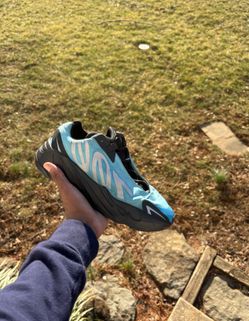 Yeezy 700 Mnvn