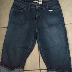 Capri Levi's Size Check Nex Picture
