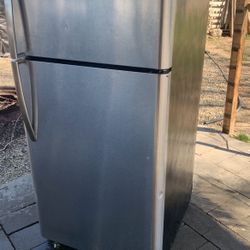 Frigidaire Fridge 