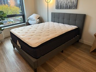 Queen Mattress ONLY - LIKE NEW! $850 OBO – Must Go ASAP! (Tigard, OR) 🛏️