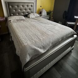 Queen-size Bed (mattress & Box Spring NOT INCLUDED) 