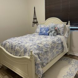 Tween Ivory bedroom Set