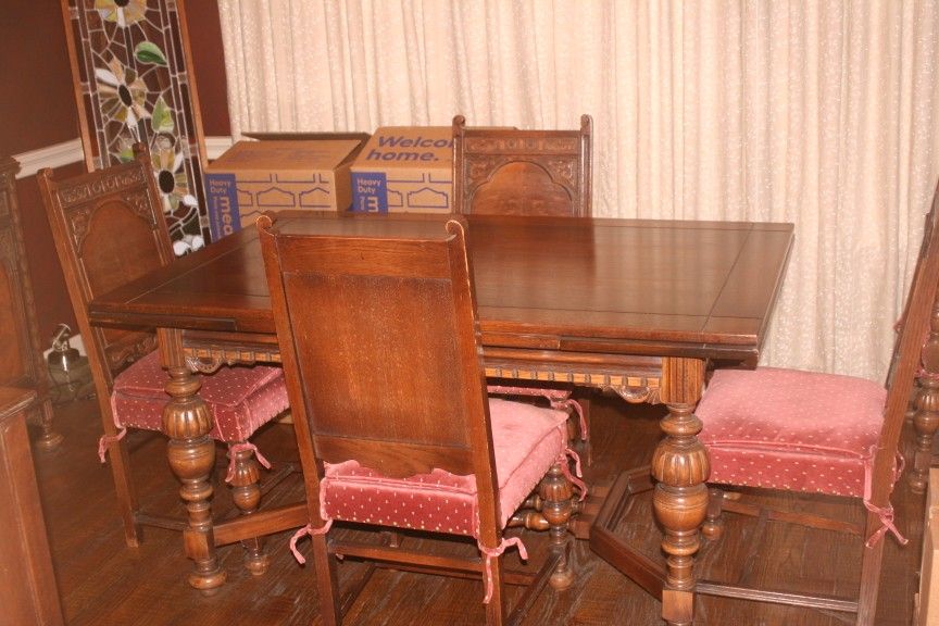 (NEW PRICE) Antique Jacobean Dining Room Set (9 Pieces)