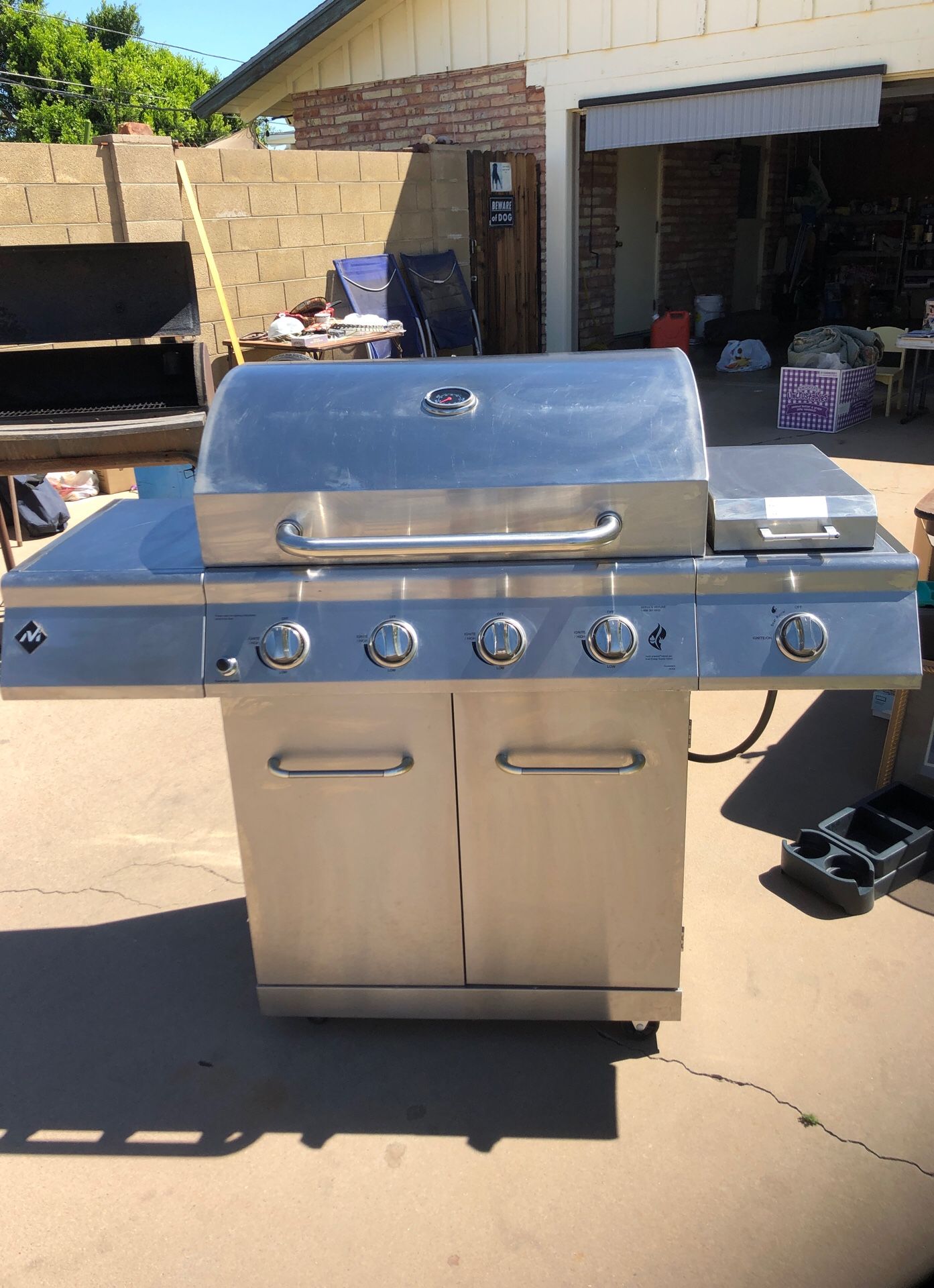 BBQ grill with searing burner and tank