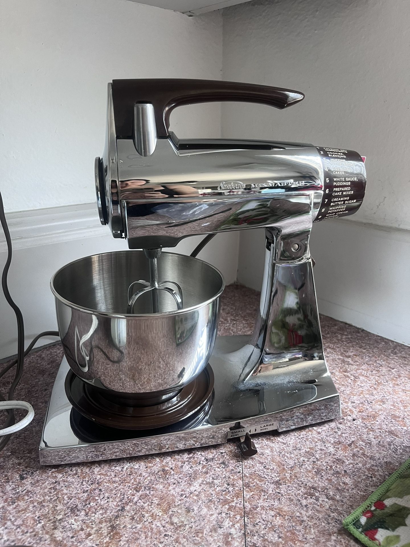 SUNBEAM DELUXE MIXMASTER 12 SPEED MIXER BROWN CHROME w/BOWLS & BEATERS