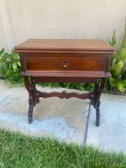 Selling a vintage card playing table circa 1940’s ~ Still in good solid condition for its age normal minor blemishes consistent with use and age, has