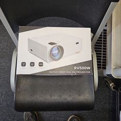 RV 500 W PROJECTOR NEW