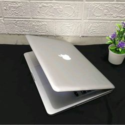 Apple MacBook Pro 13” Intel I5 Processor 8GB RAM 256GB SSD DRIVE STORAGE $140
