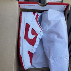 NIKE DUNK LOW CHAMPIONSHIP RED SIZE 6.5Y