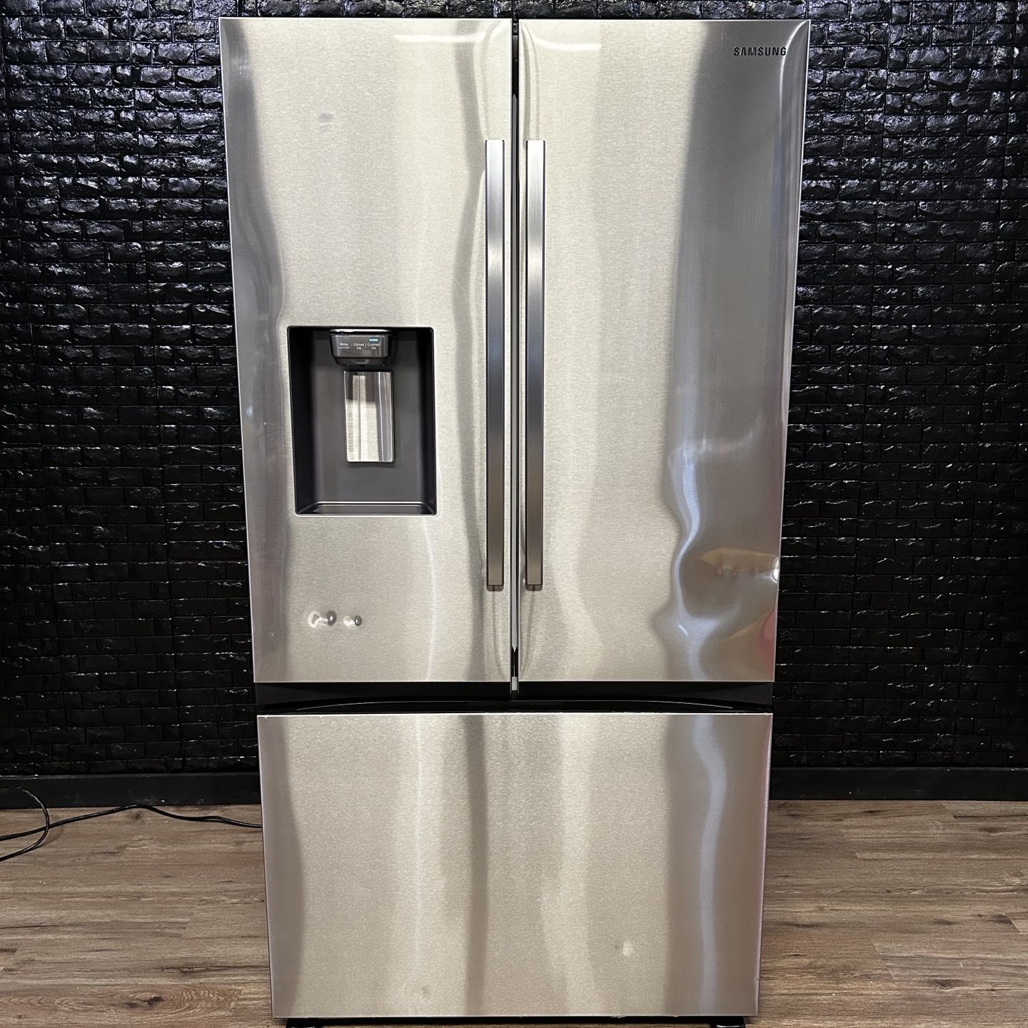 Samsung Refrigerator w/Warranty! R1645A