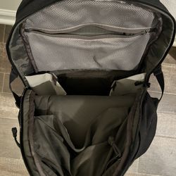 YETI Crossroads 27L Backpack Black