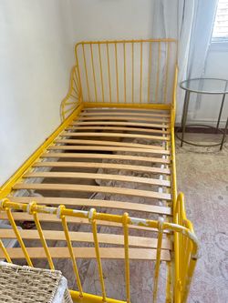 Twin bed