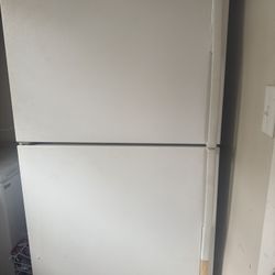 GE Refrigerator 