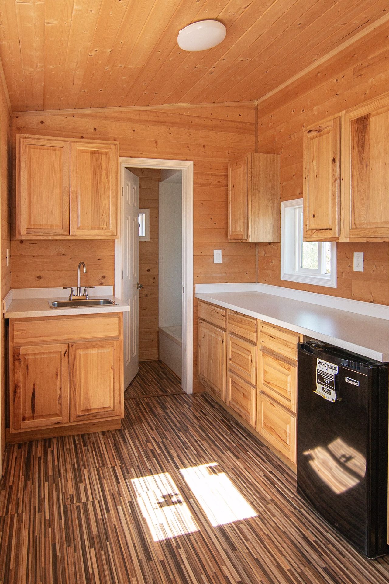 Tiny House on Wheels (THOW) READ DESCRIPTION. or Office trailer
