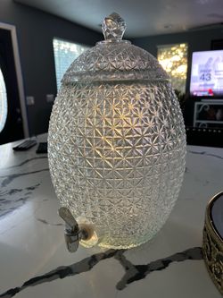 Glass beverage dispenser