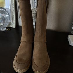 Uggs  Bran New  Size 7