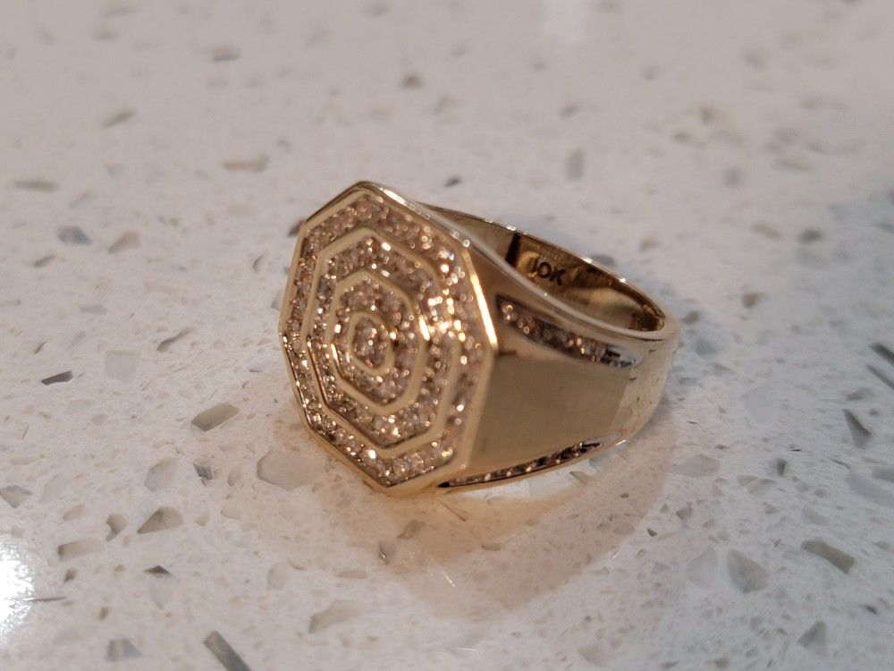 10k GOLD MAN DIAMONDS RING