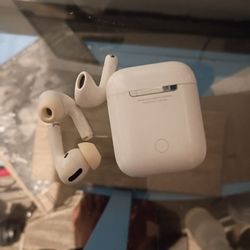 Airpod 3 Pro ,No Charging Case. Airpod 3 only 1 Right Side, and Airpod  First Generation Charching Case Only.