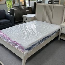 Queen bed frame (FREE 24H DELIVERY AND SETUP)