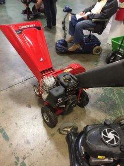 Wood chipper w 10 HP Engine, like new ready to use 700.00