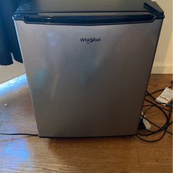 Whirlpool Mini Fridge/freezer