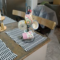 6 Coffee Mugs With Stand