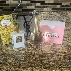 Estos Perfumes Estan  For Sale
