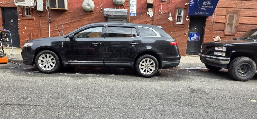 2014 Lincoln MKT