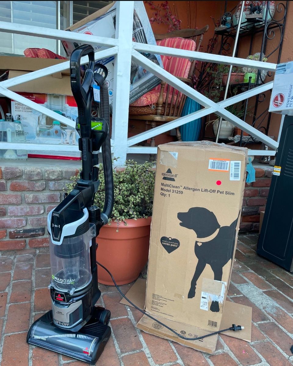 Almost New Bissell, multi clean allergen Vacuum lift off pet slim model 31259 fully tested when you come. I’ll try it for you. Retail $160