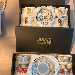 Expressing Porcelain Set And Saucers 