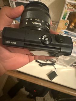 Canon EOS M200 Mirrorless Camera with 15-45mm Lens