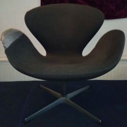 Fritz Hansen / Arne Jacobsen Swan Chair