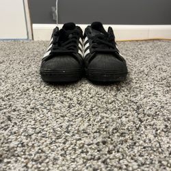 Black Adidas superstars 