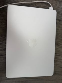 Apple MacBook Air M2 (Year 2022)