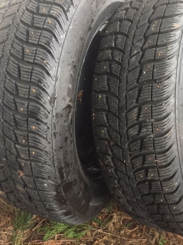 Set Of 2 Studded Snow Tires