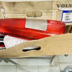 Genuine Volvo Tail Light Lens.)