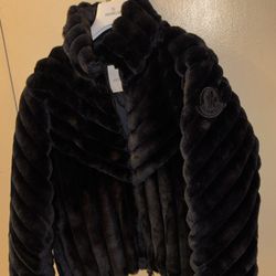 Moncler pedrix short down jacket. 