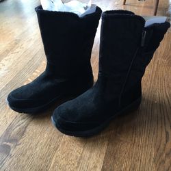 NEW Lands End womens winter boots for Sale in Portland OR OfferUp