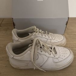 Nike air forces size 4