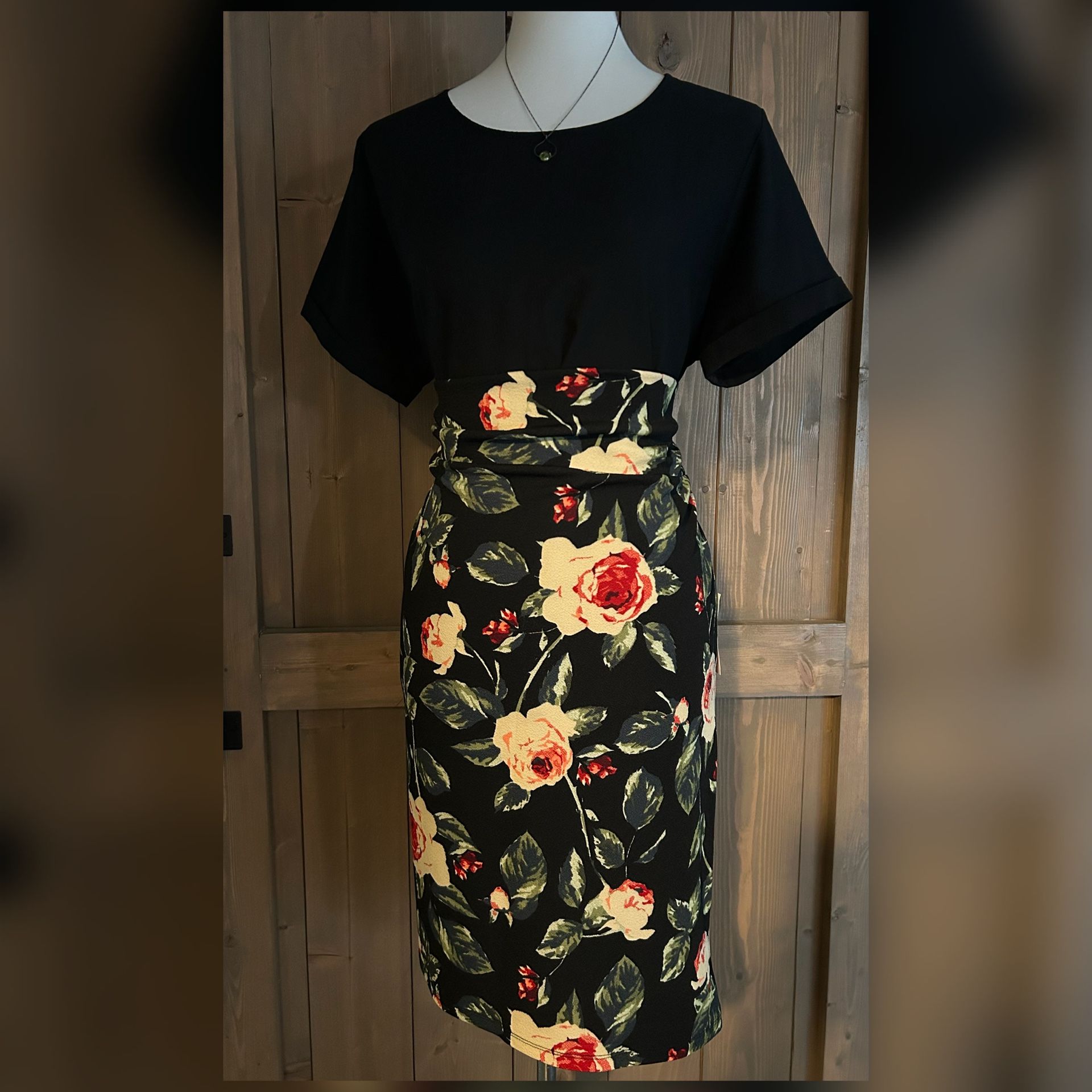 NEW! Lularoe • Cassie Pencil Skirt (fits 1X-2X)